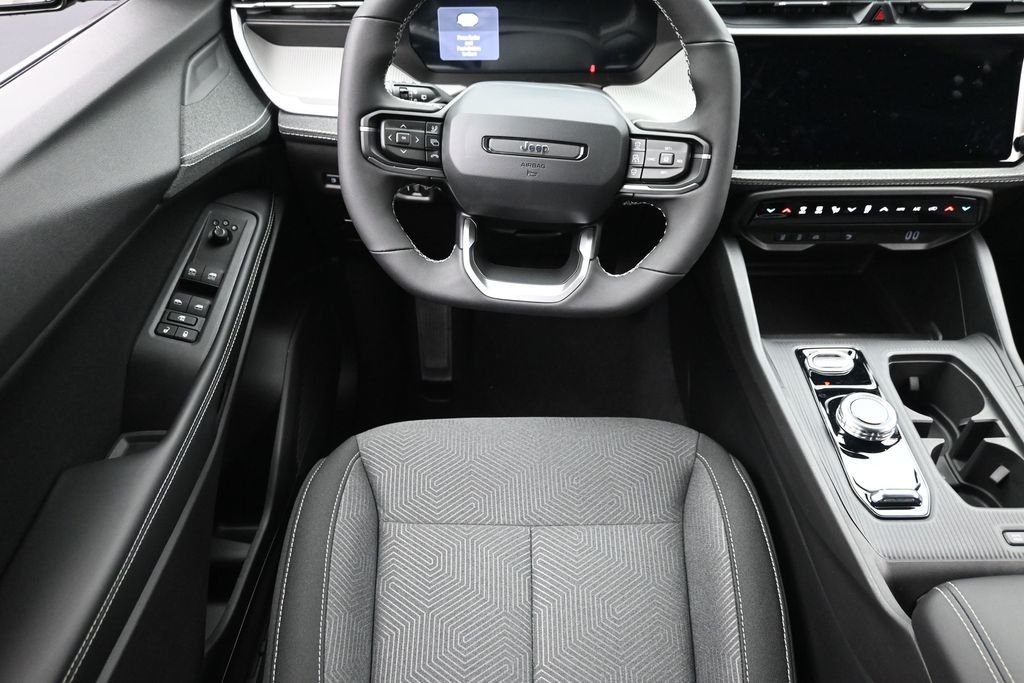 New 2026 Diamond Black Crystal Pearlcoat Jeep Laredo image 11
