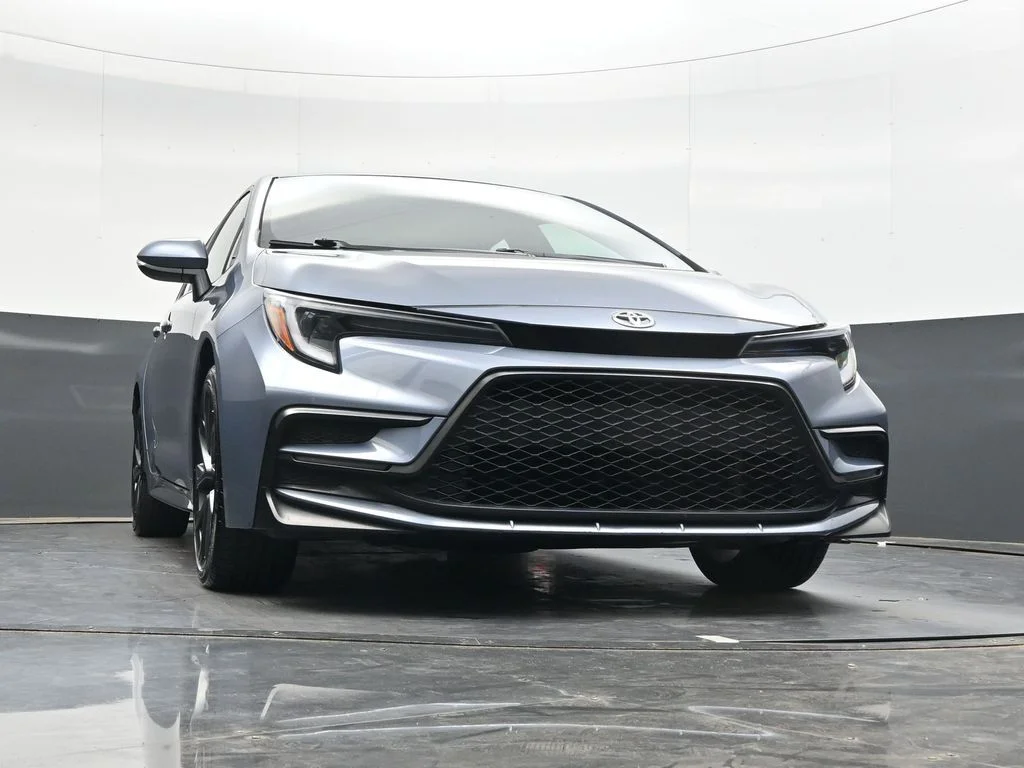 Used 2023  Toyota SE image 26