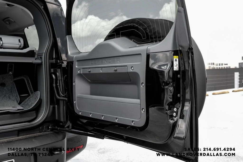 New 2026 Santorini Black Metallic Land Rover X-Dynamic SE image 49