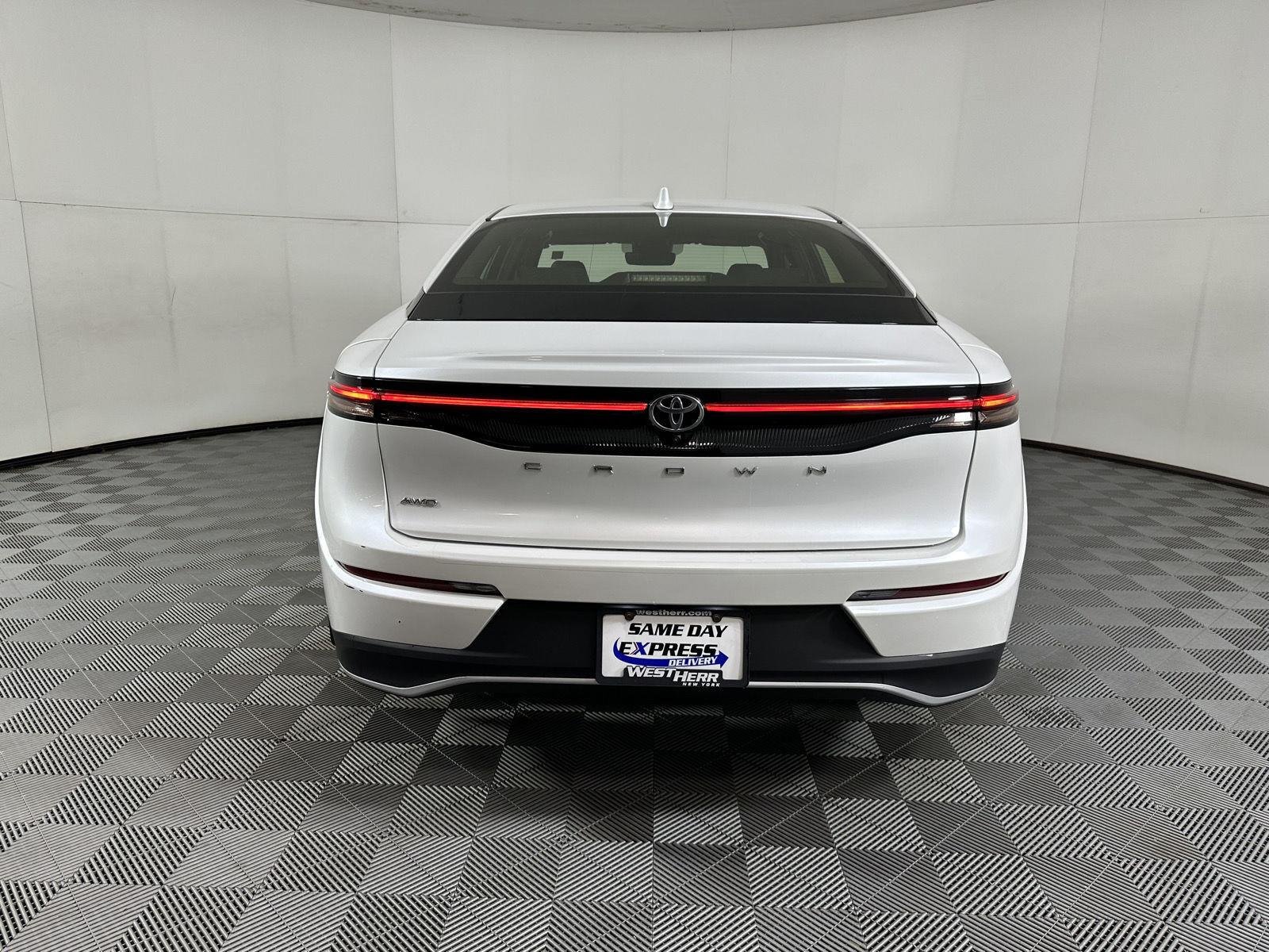Used 2023 Oxygen White Toyota XLE image 7