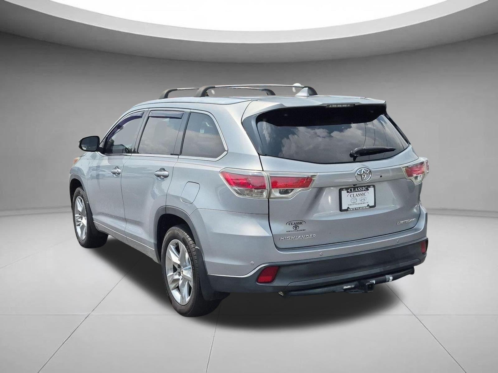 Used 2014 Silver Sky Metallic Toyota Limited image 3