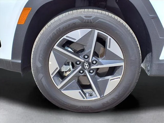 New 2025 White Hyundai SEL Convenience image 12