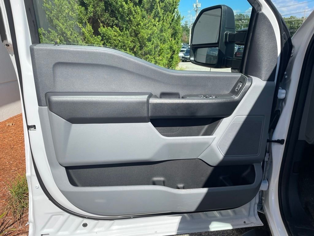 New 2026 Oxford White Ford F-250® XL image 15