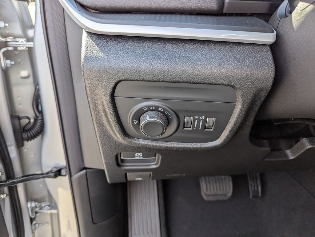 New 2025 Silver Zynith Exterior Paint Jeep Altitude X image 20