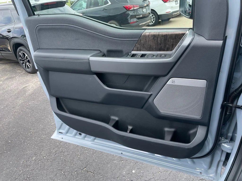 New 2026 Glacier Gray Metallic Tri-Coat Ford F-250® Lariat® image 62