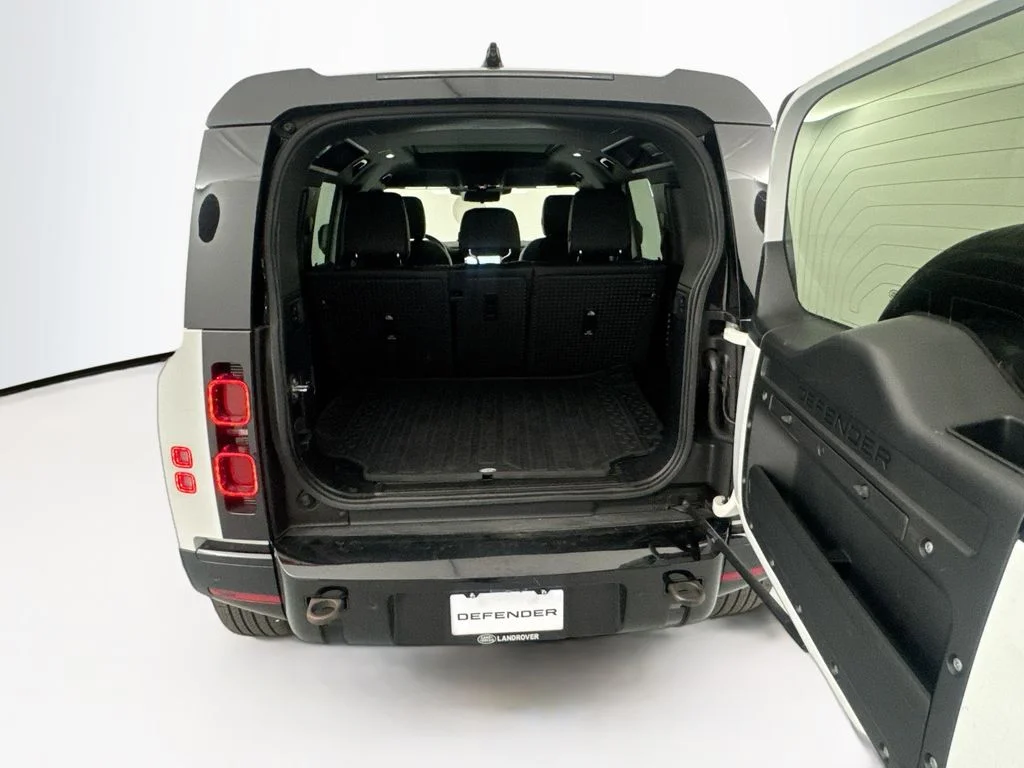 Certified Used 2022 White Land Rover X-Dynamic SE image 26