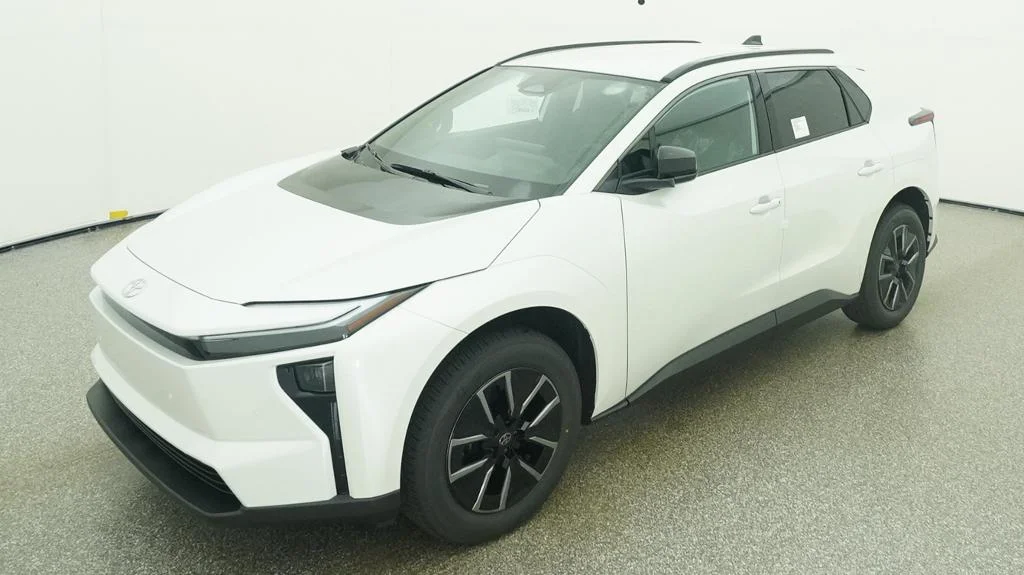 New 2026 Wind Chill Pearl Toyota XLE image 28