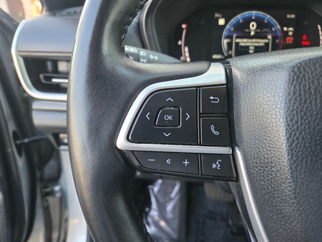 Used 2025 Silver Toyota XLE image 19