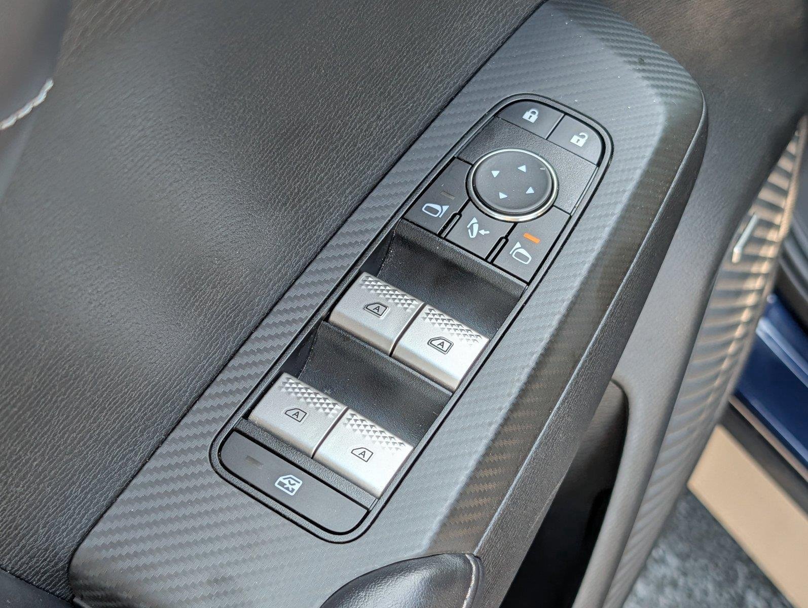 Used 2025 Cosmic Blue Metallic Mitsubishi SE image 15