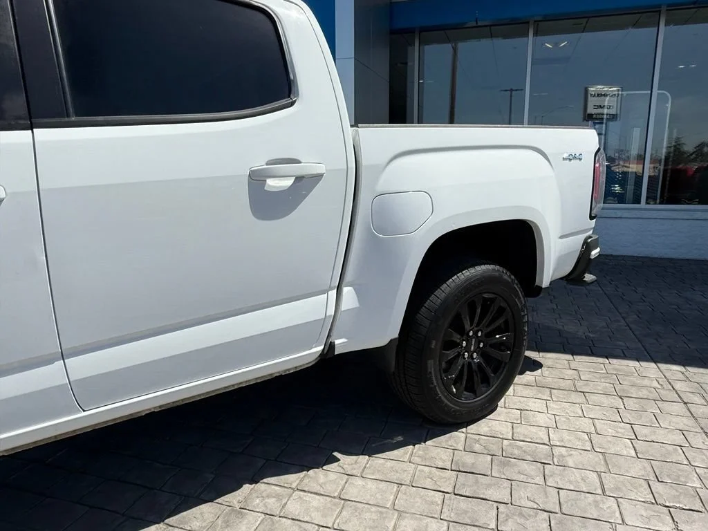 Used 2022 SUMMIT WHITE GMC 4WD Elevation image 6