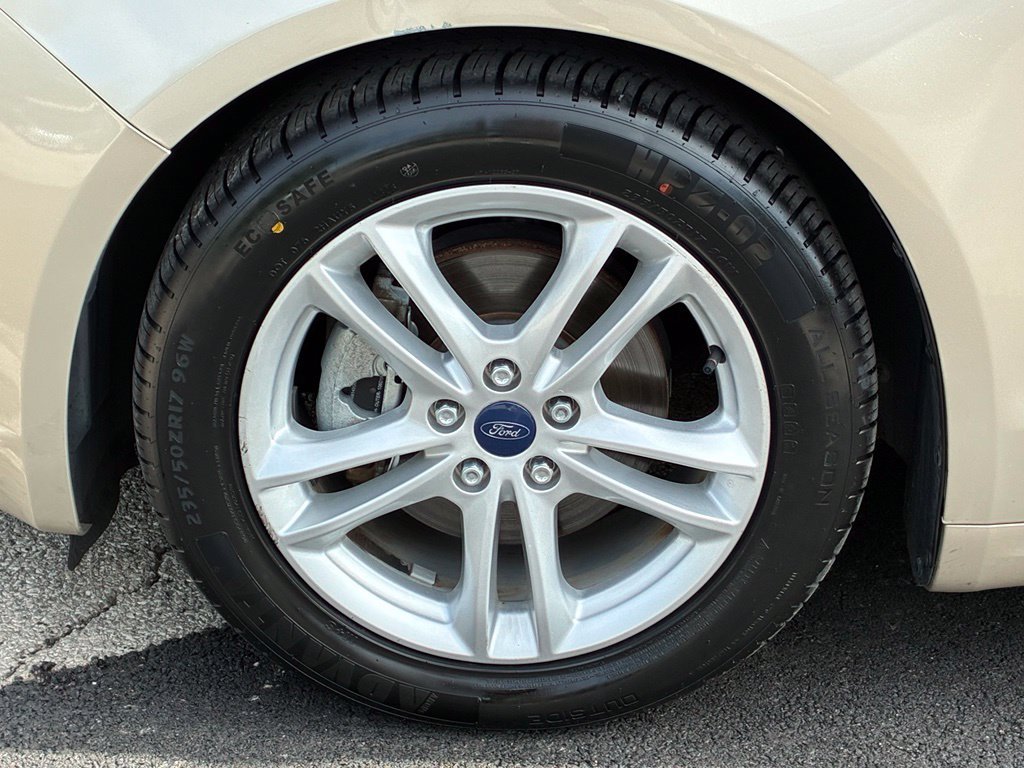 Used 2018 Gold Ford SE image 8
