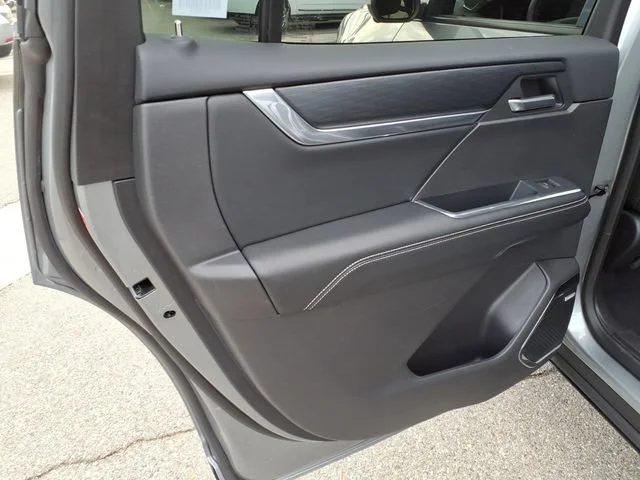 Used 2025 Sterling Metallic GMC Elevation image 14