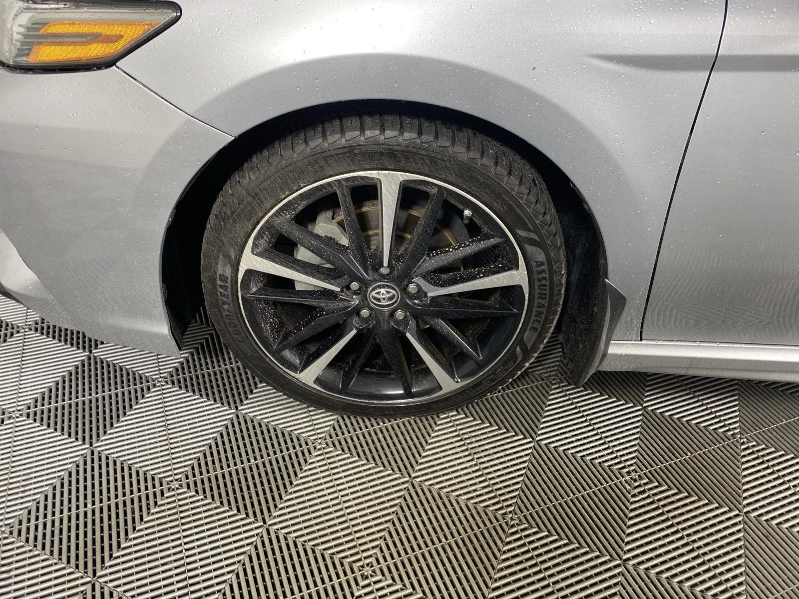 Used 2018 Celestial Silver Metallic Toyota XSE V6 image 10