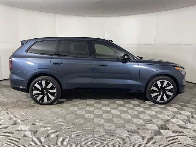 Used 2025 Blue Volvo Ultra Twin Motor Performance image 11