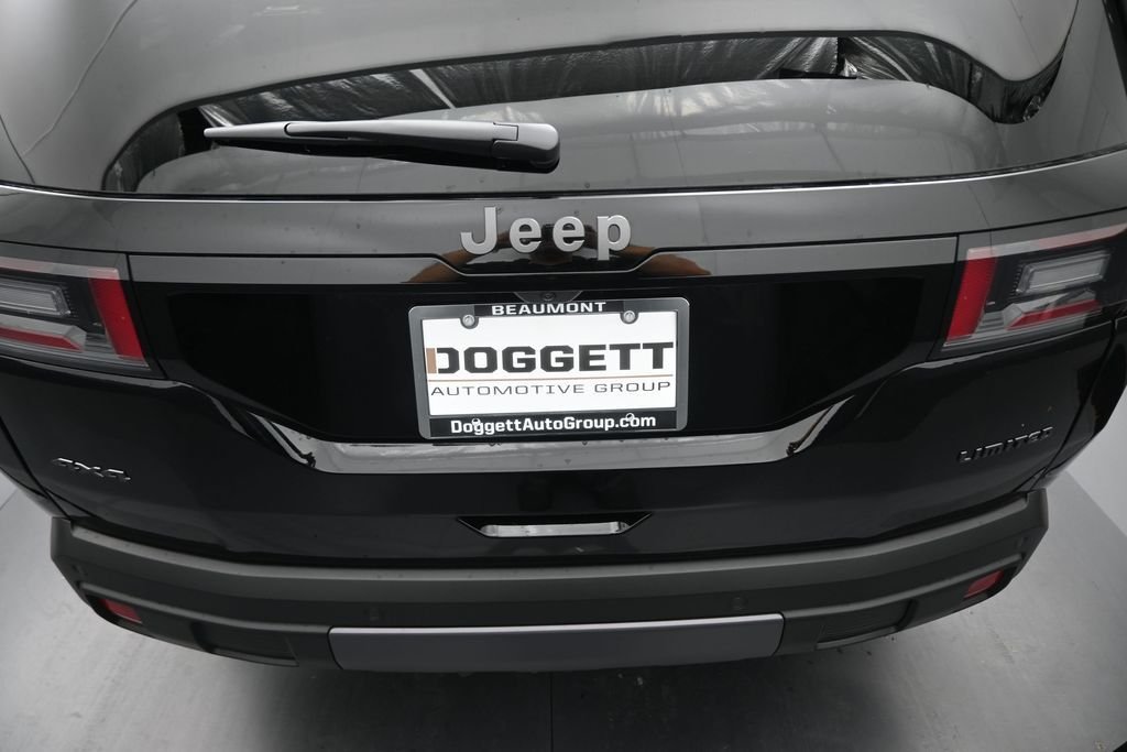 New 2026 Diamond Black Crystal Pearlcoat Jeep Limited image 23
