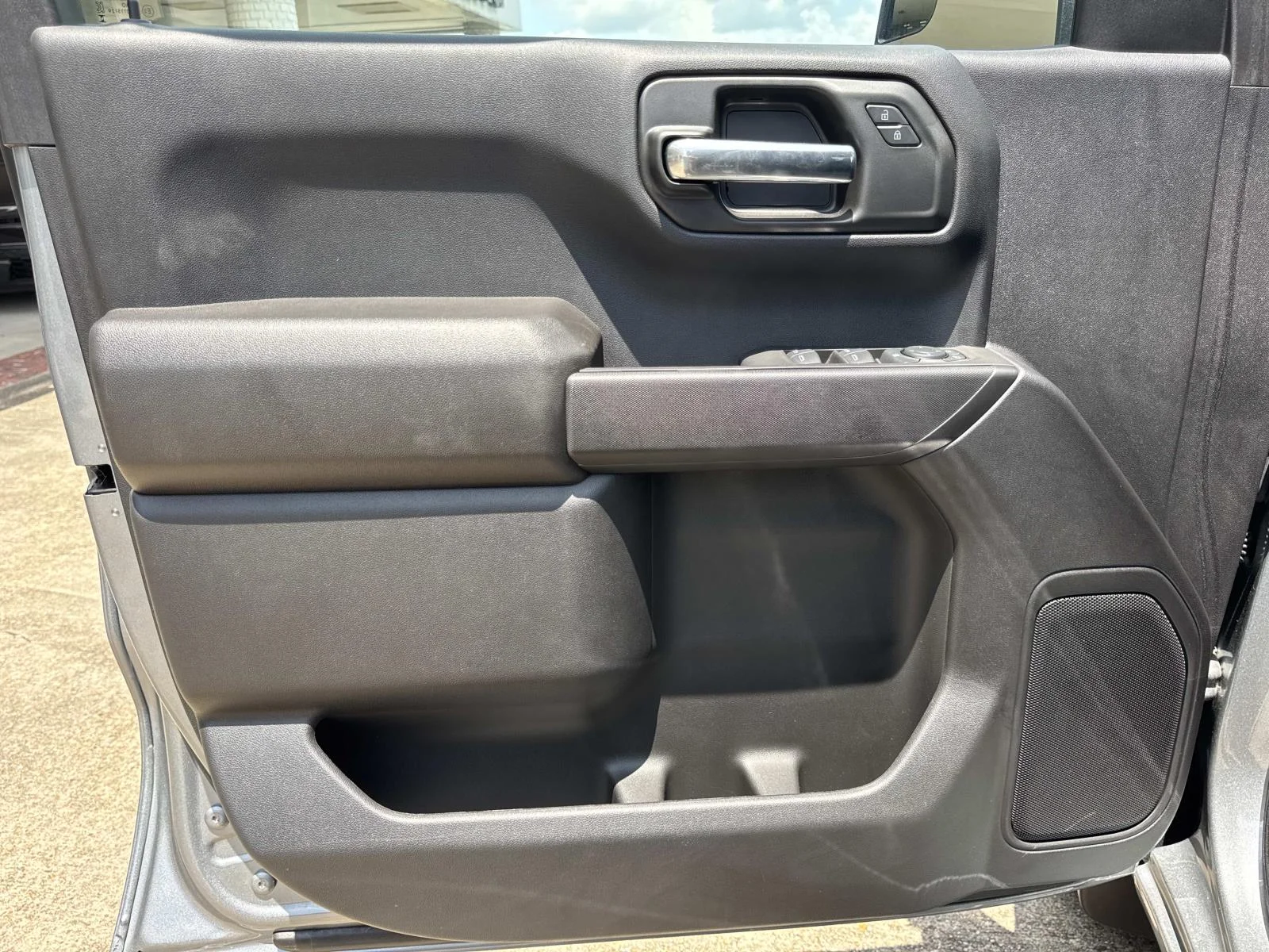 Used 2024 STERLING GRAY MET Chevrolet Custom image 18