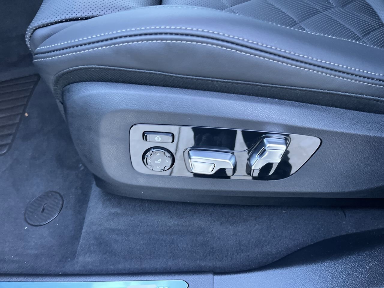 2026 BMW X7 40i - Photo 15