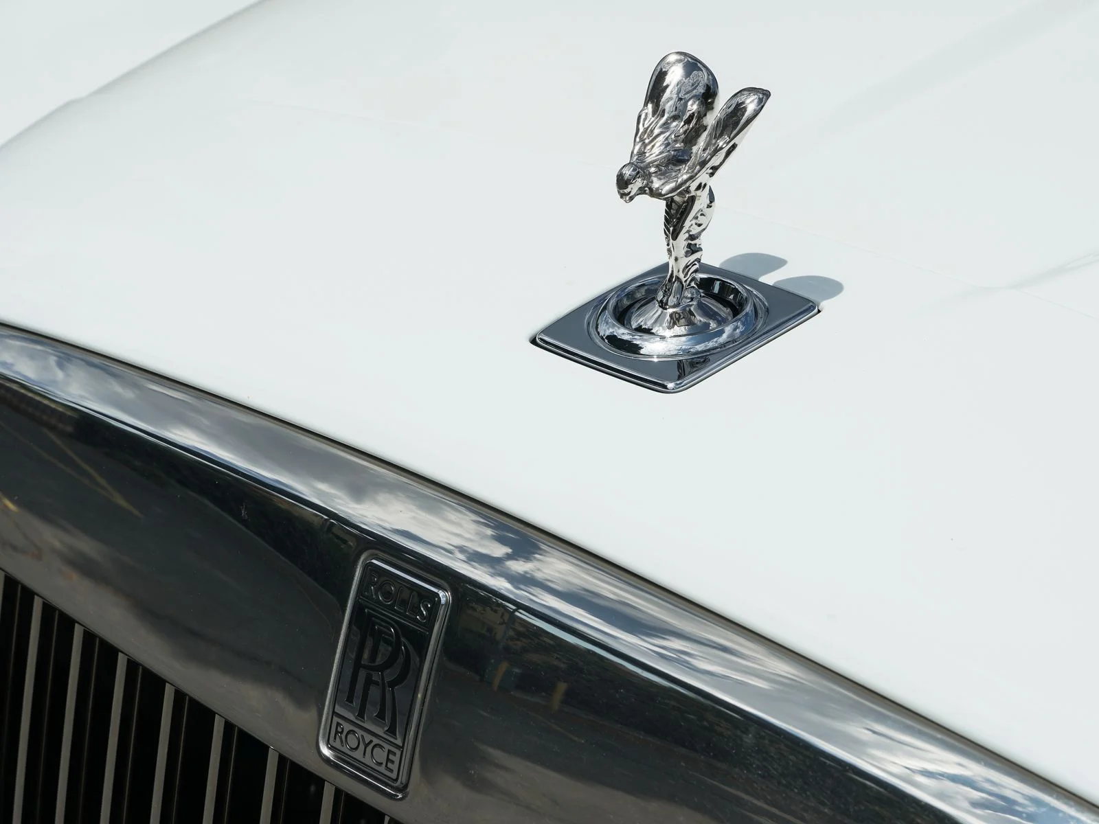 Certified Used 2024 Arctic White Rolls-Royce  image 32