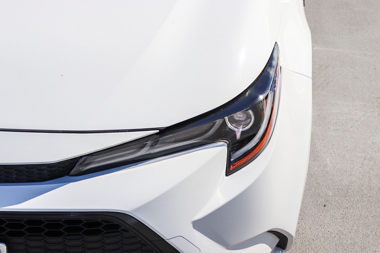 Used 2021 White Toyota LE image 11