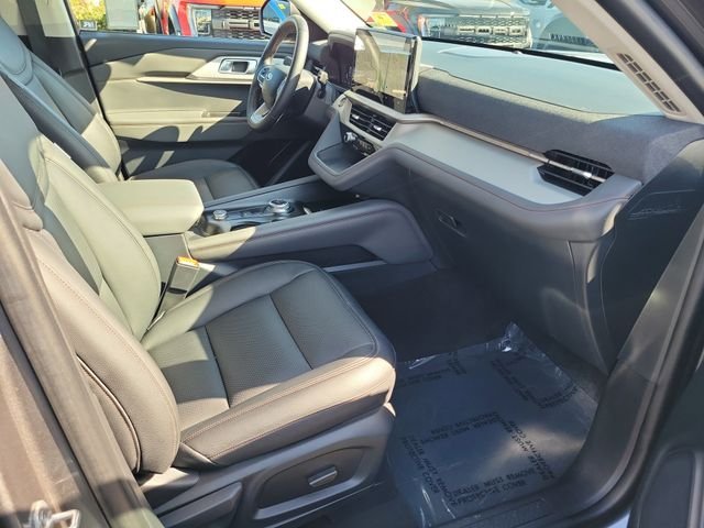 Used 2025 Carbonized Gray Metallic Ford Active image 17