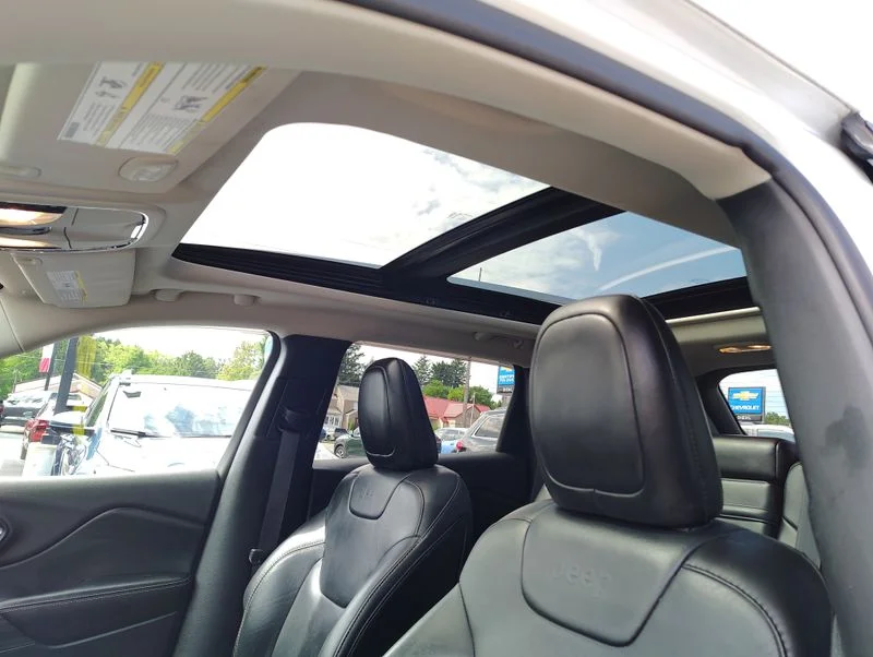 Used 2016 White Jeep Limited image 10