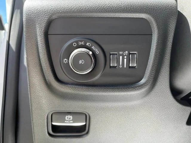 Used 2025 White Jeep Limited 4x4 image 29
