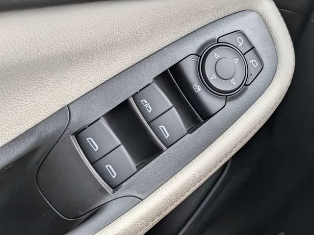Used 2026 White Frost Tricoat Buick Avenir image 22