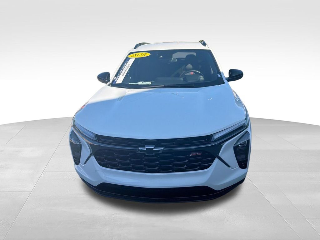 Used 2025 White Chevrolet 2RS image 8