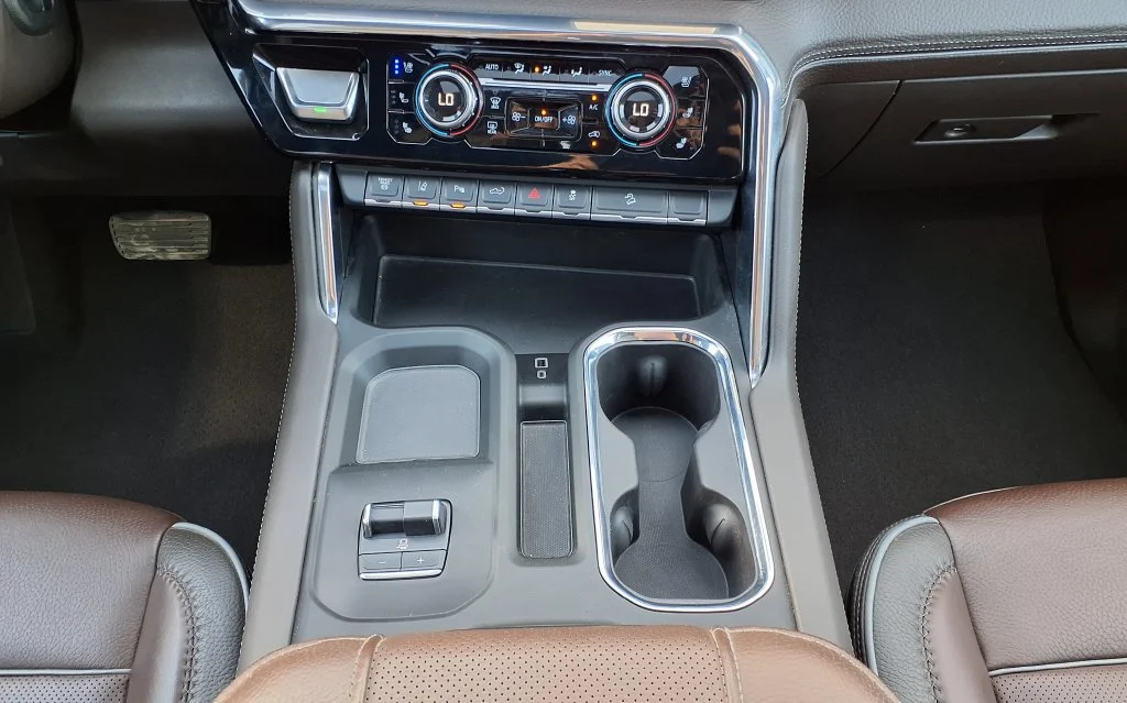 Used 2025 Black GMC Denali image 28