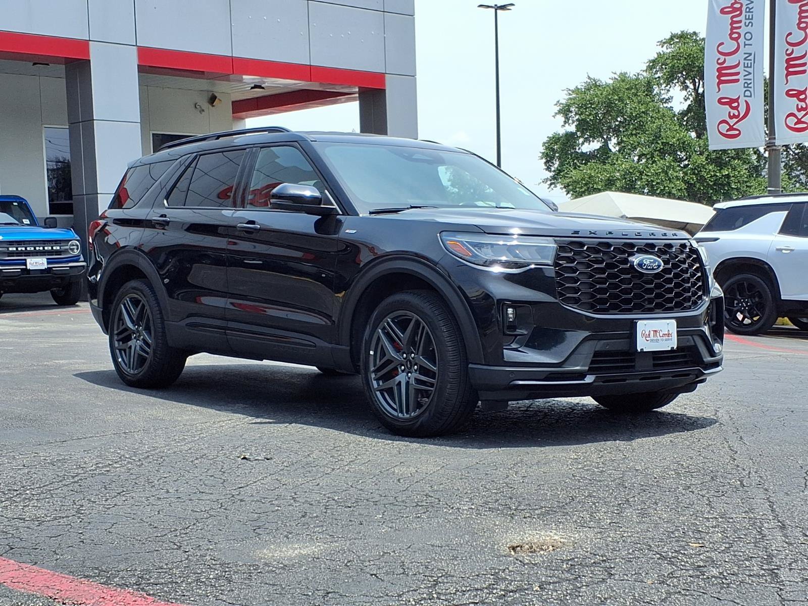 Used 2025 Agate Black Metal Ford ST-Line image 3
