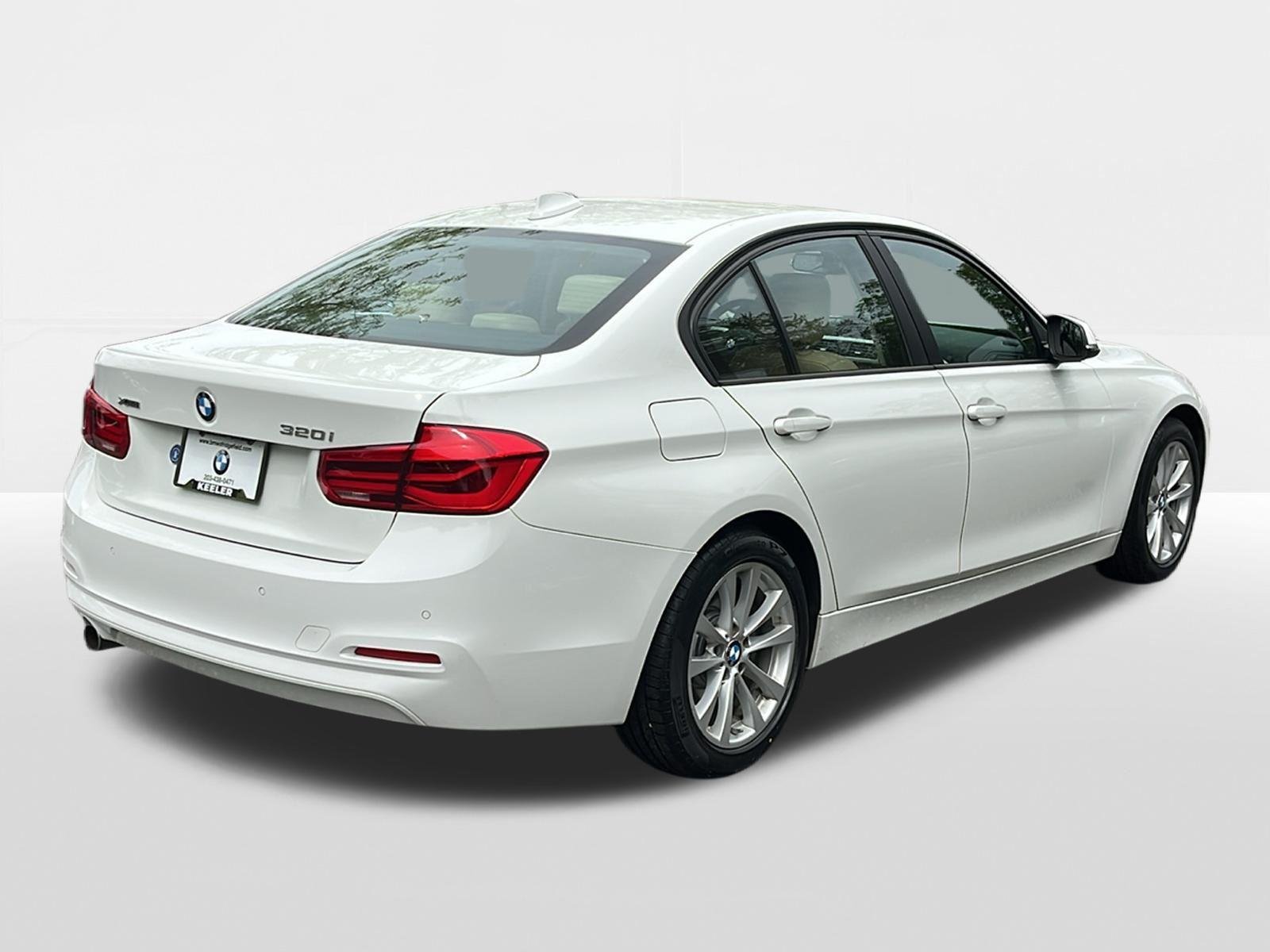 Used 2018 Alpine White BMW 320i xDrive image 4