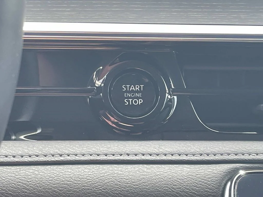 Used 2025 Black INFINITI SENSORY image 27