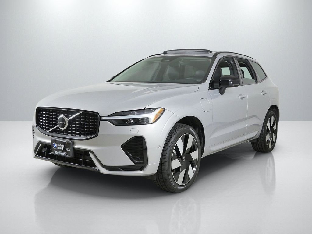 Used 2023 Silver Volvo Ultimate image 1