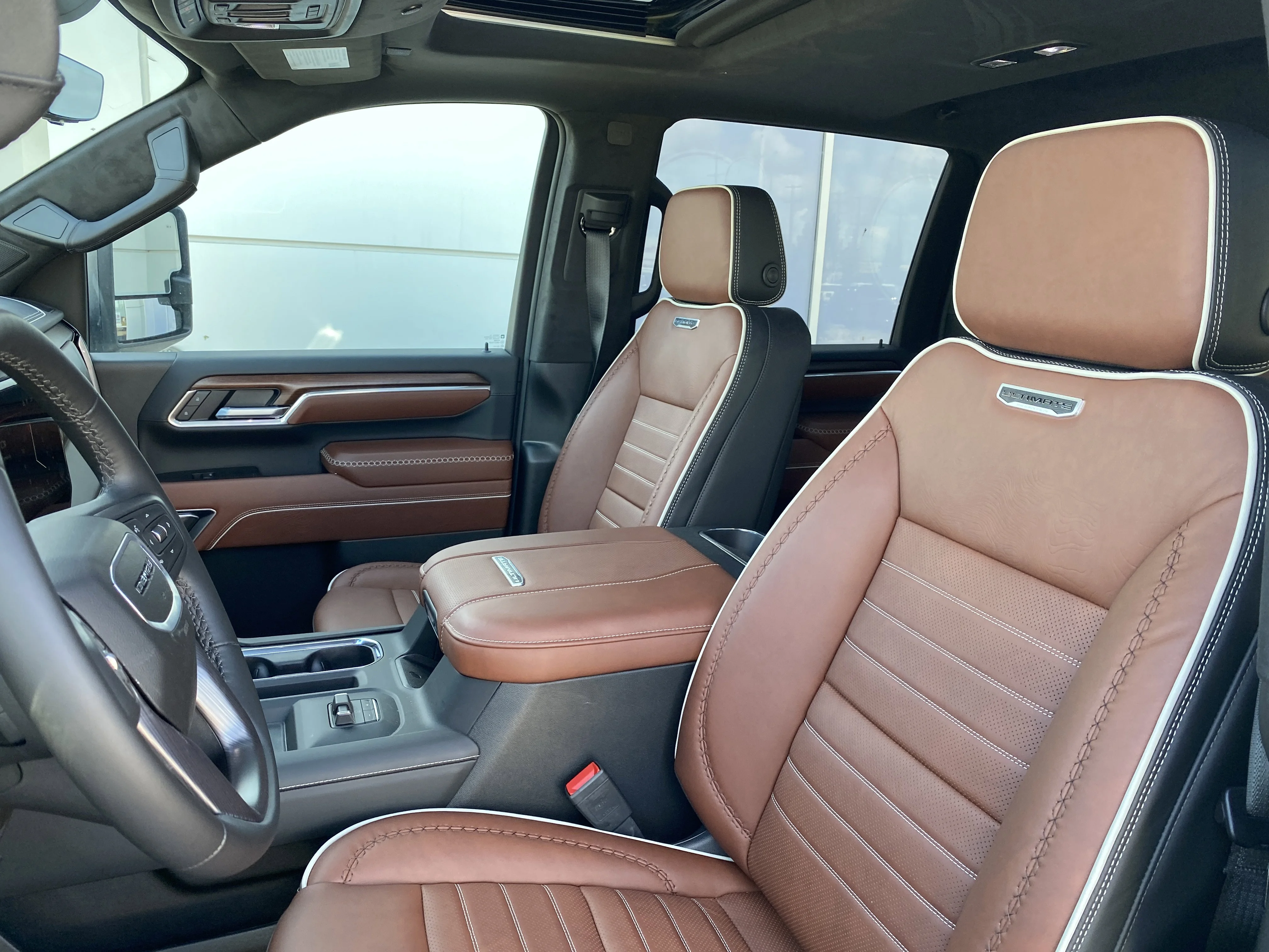 New 2026 GLACIER WHITE TRICOAT GMC Denali Ultimate image 14