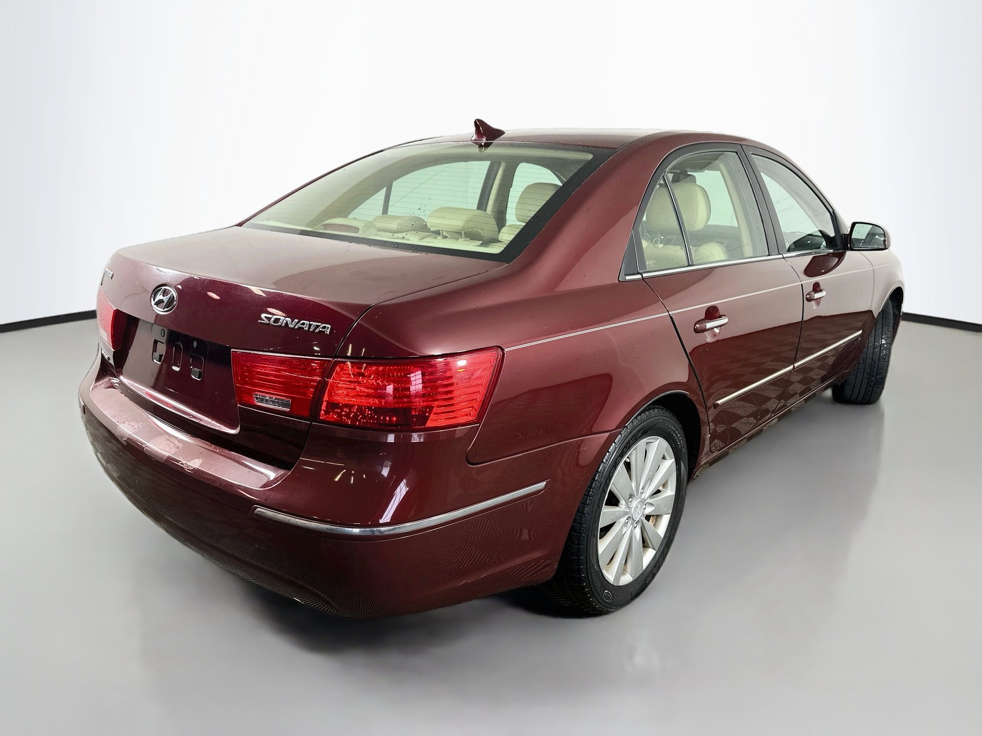 Used 2009 Dark Cherry Red Hyundai Limited image 8