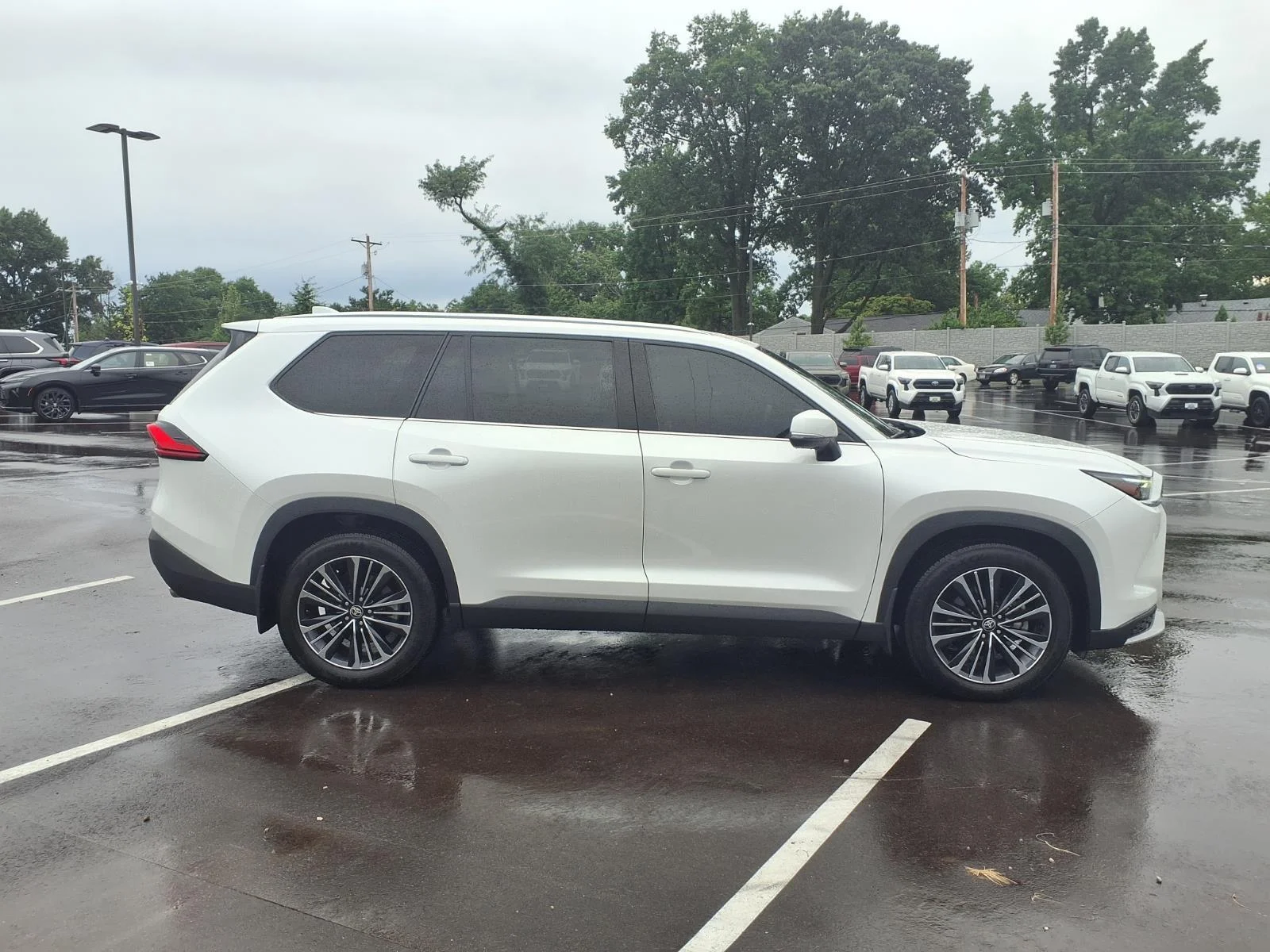 Used 2024 Wind Chill Pearl Toyota MAX Limited image 2