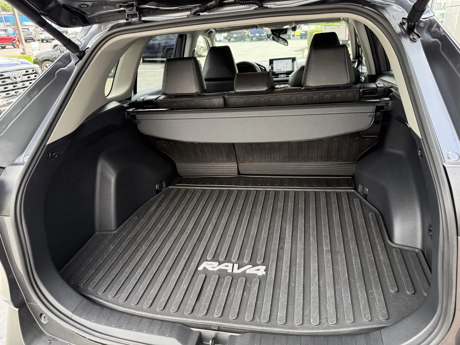 Used 2025 Magnetic Gray Metallic Toyota Hybrid XLE Premium image 20