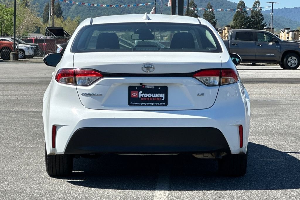 2025 Toyota Corolla LE photo 4