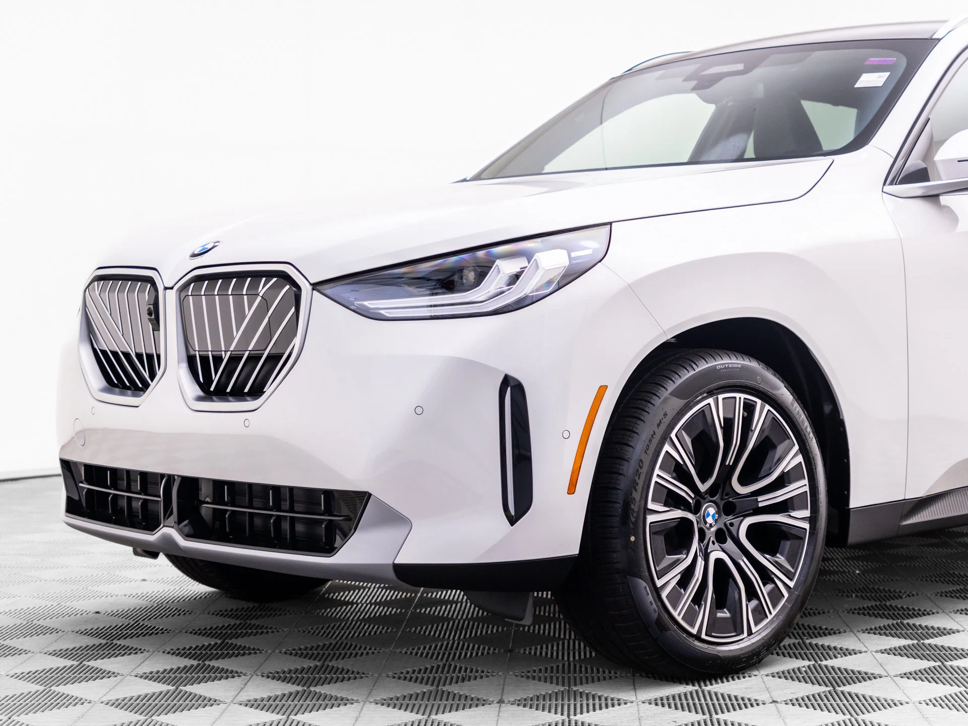 New 2026 White BMW 30 xDrive image 38