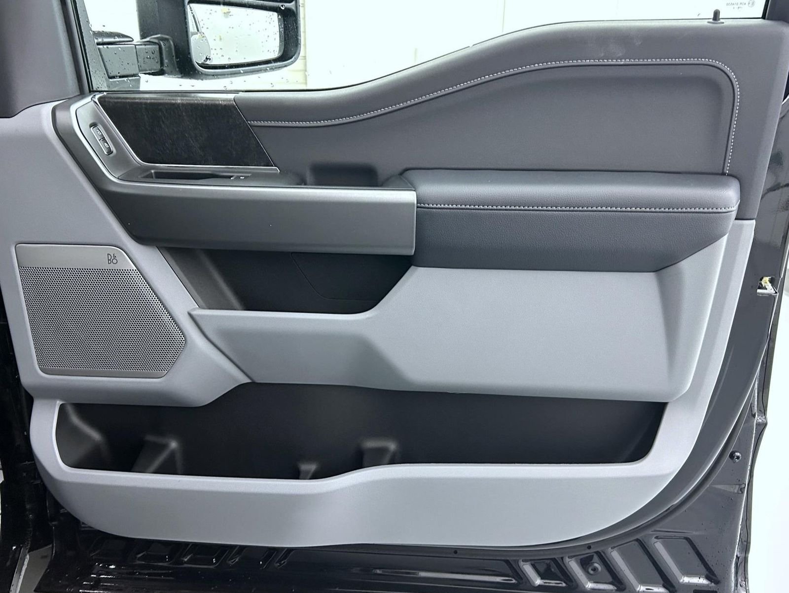 New 2026 Agate Black Metallic Ford XLT image 15