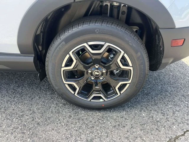 New 2026 Space White Metallic Ford Outer Banks image 4