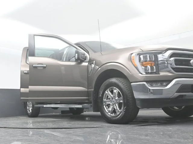 Certified Used 2022 Stone Gray Metallic Ford XLT image 29