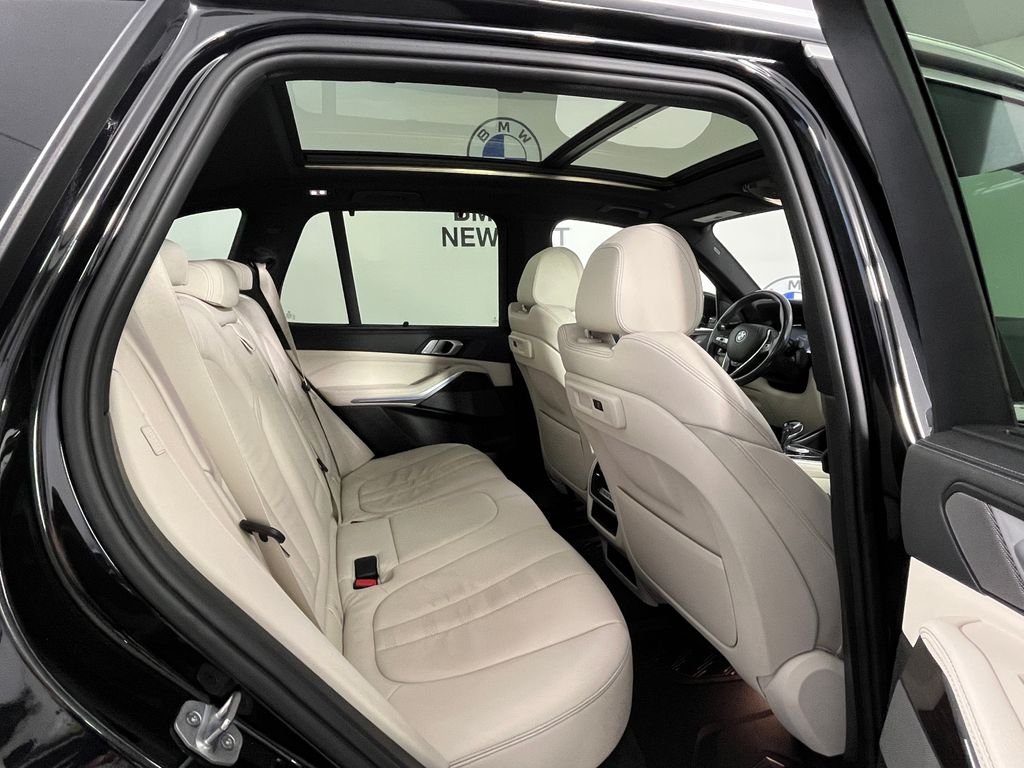 Used 2019 Black BMW xDrive40i image 22