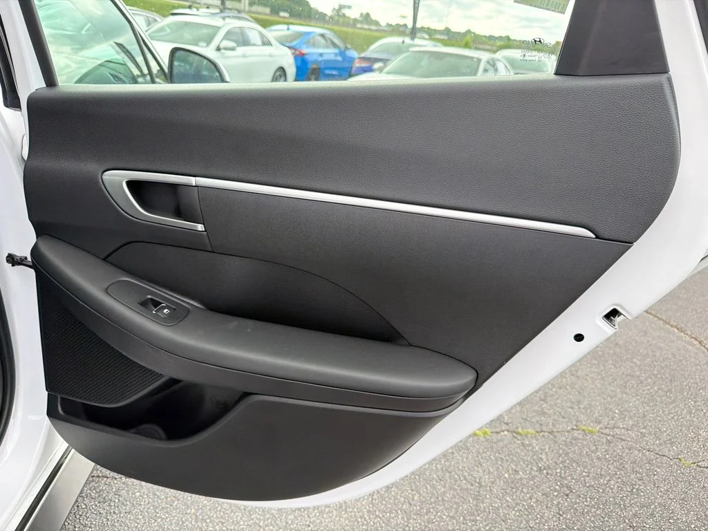 Used 2025 White Hyundai SE image 16