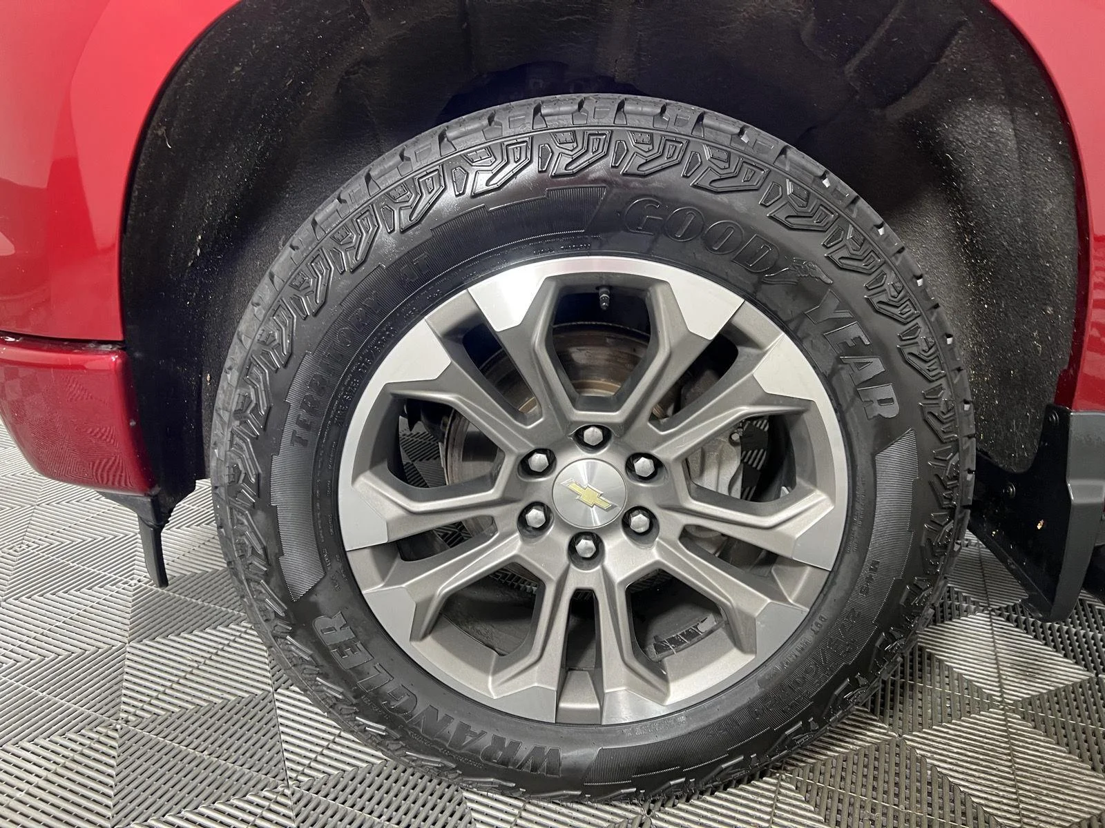 Used 2022 CHERRY RED TINTCOAT Chevrolet High Country image 21