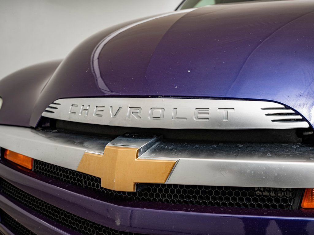 Used 2004 Ultra Violet Metallic Chevrolet  image 4