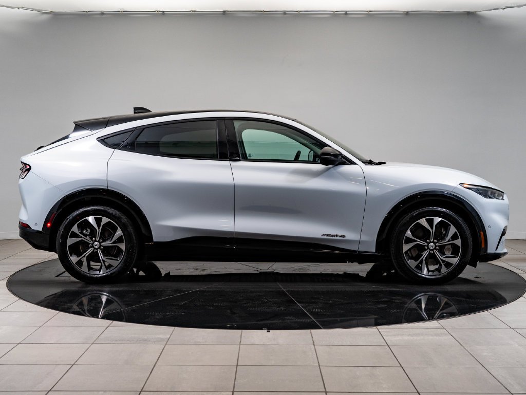 Used 2022 Space White Metallic Ford Premium image 11