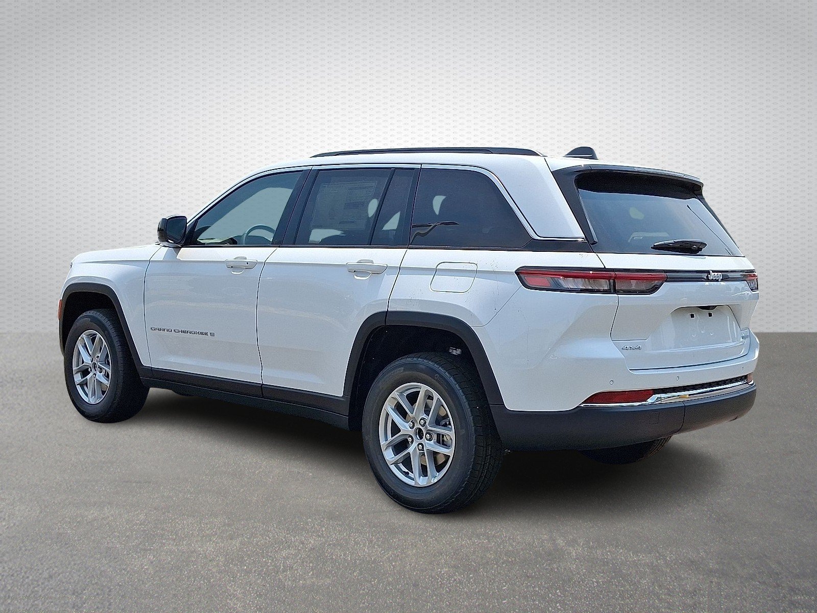 New 2026 Bright White Clear-Coat Exterior Paint Jeep Laredo X 4x4 image 3