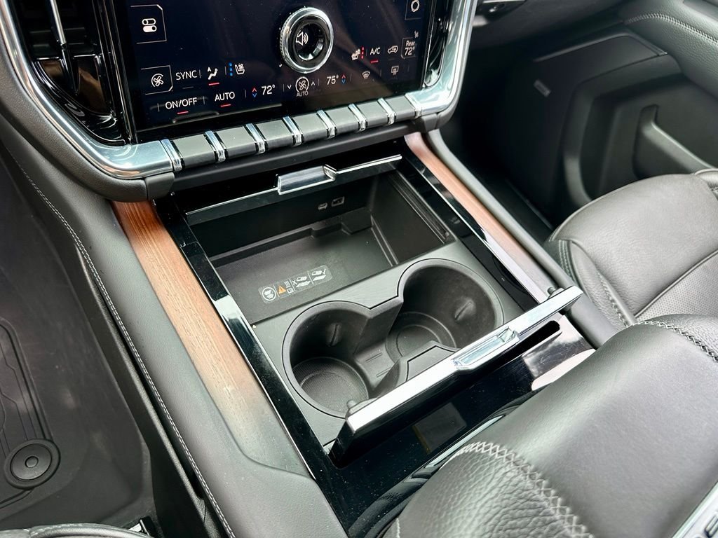 Used 2025 White GMC Denali image 34