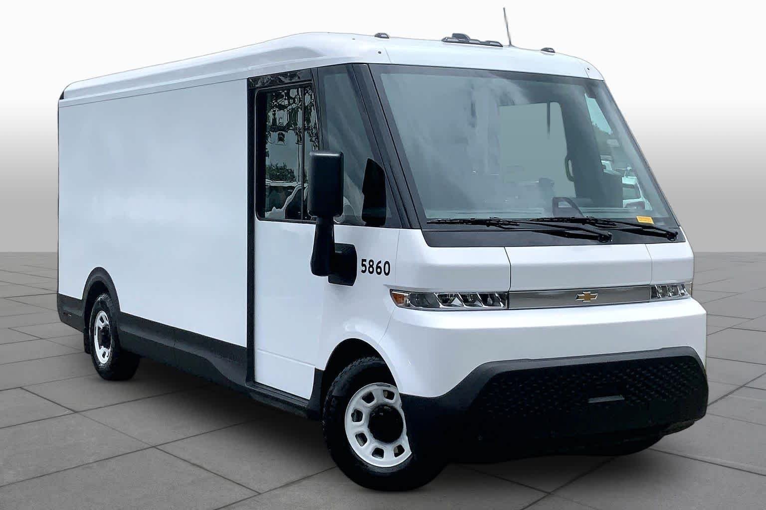 Used 2025 Oyster White Chevrolet  image 2